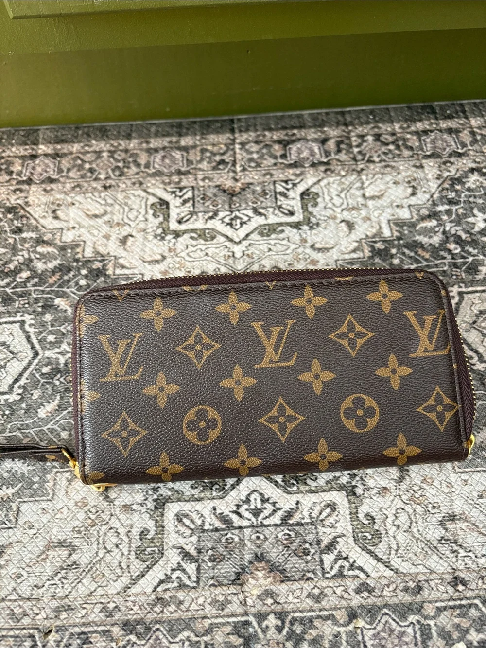 LOUIS VUITTON Louis Vuitton Monogram zippy M42616